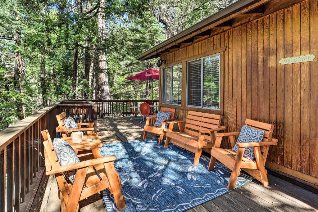Idyllwild-Pine Cove Cabin with Expansive Deck!
