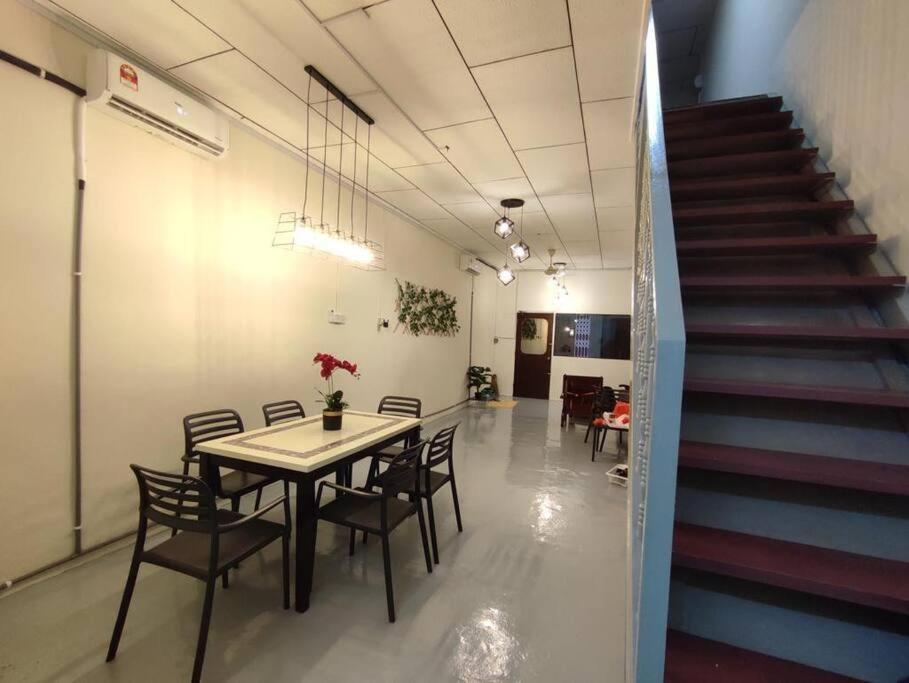 JAVA 6 HOME 2 bed rooms 5min to Jonker