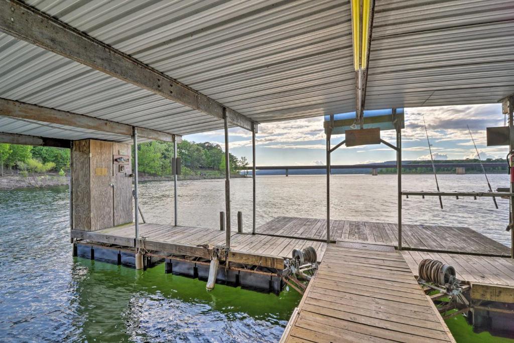 Lakefront Greers Ferry Cabin with Covered Boat Slip! (Fairfield Bay) 