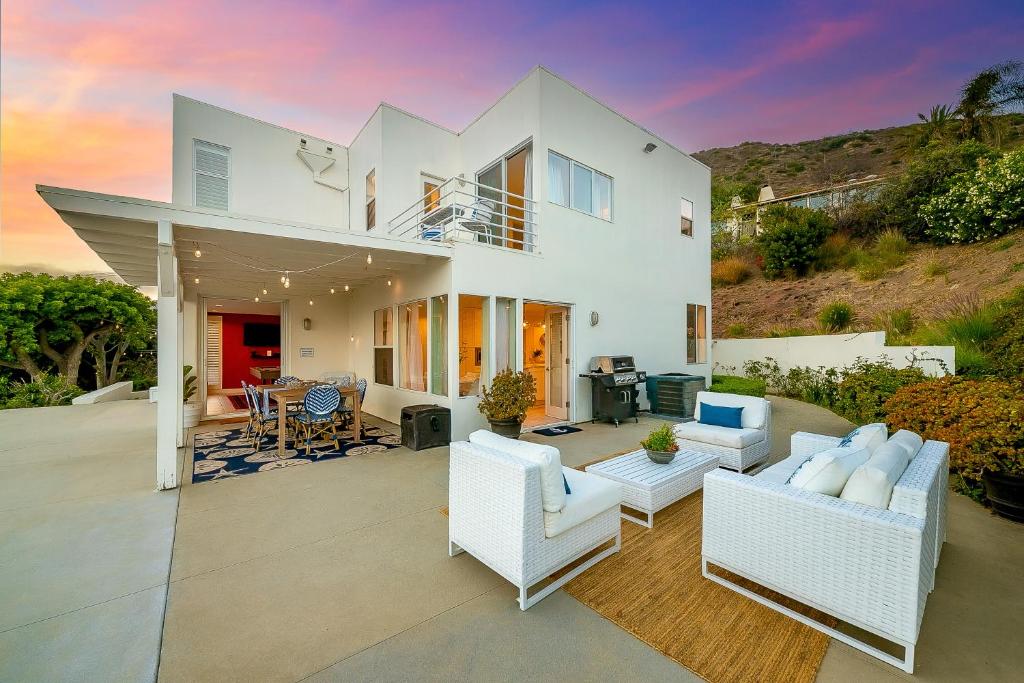 Modern Malibu Beauty