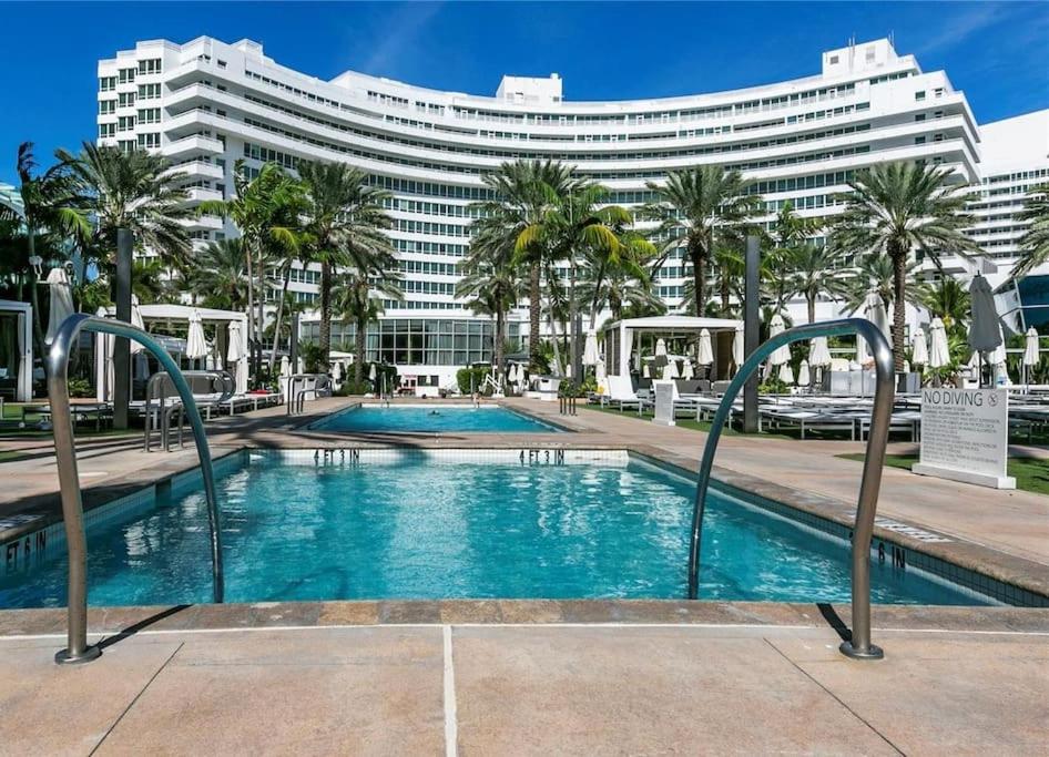 FontaineBleau Resort Balcony w Ocean + Bay View