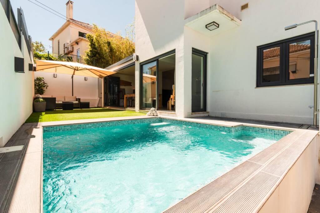 Luxury Villa in Lisbon - No Parties Allowed