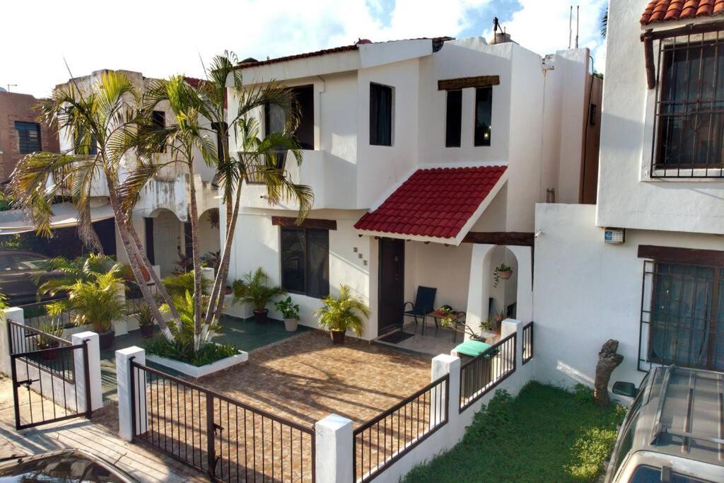 Cómoda casa céntrica con alberca privada en Cancún