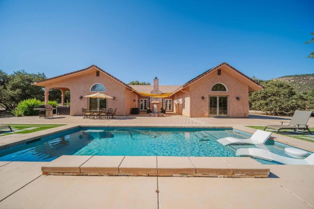 Temecula 3BR Villa w Pool Jacuzzi