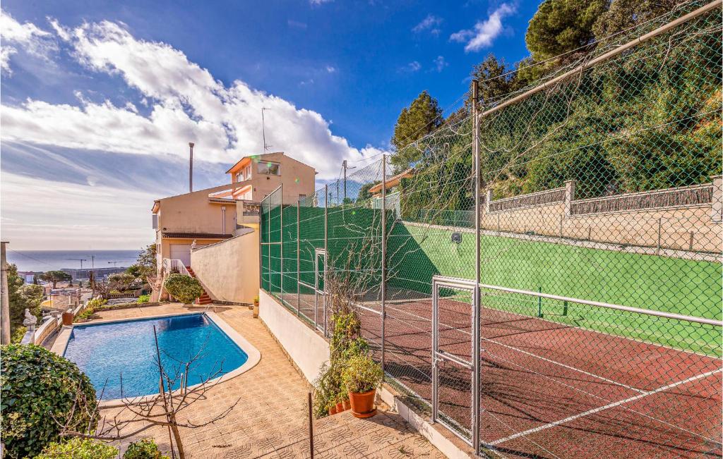 Beautiful Home In Santa Susanna With 5 Bedrooms, Wifi And Outdoor Swimming Pool