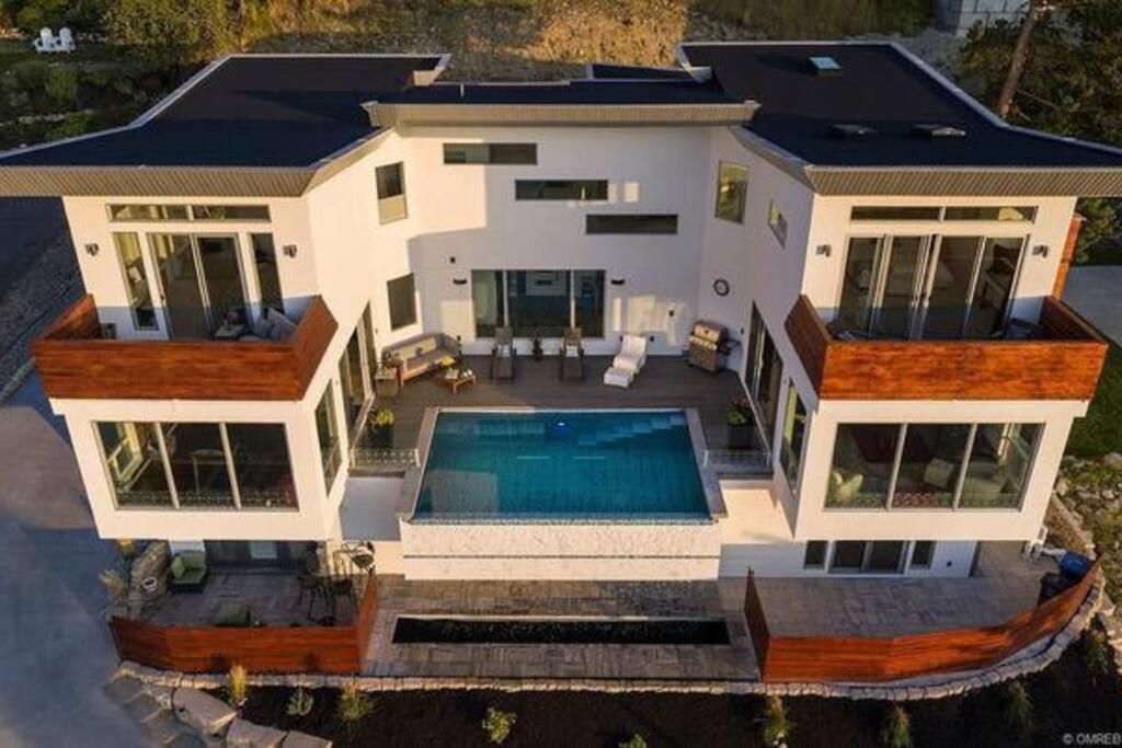 The Infiniti Villa