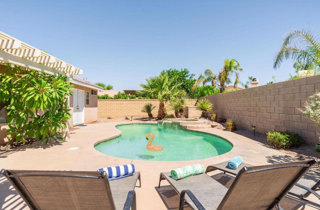 Private Palm Desert Oasis W-pool!