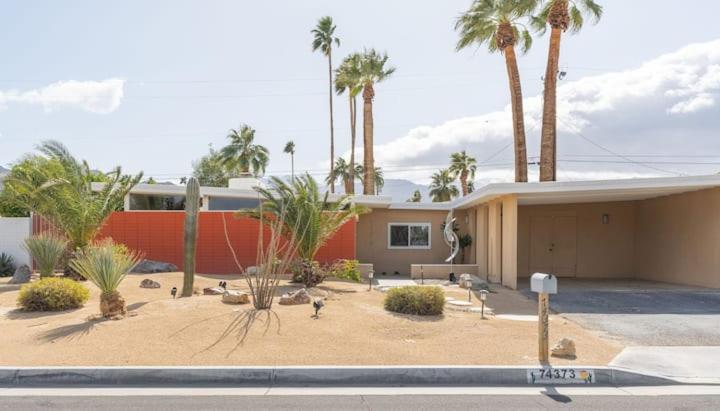 Mid-century Modern Home W- Pool - Walk To El Paseo