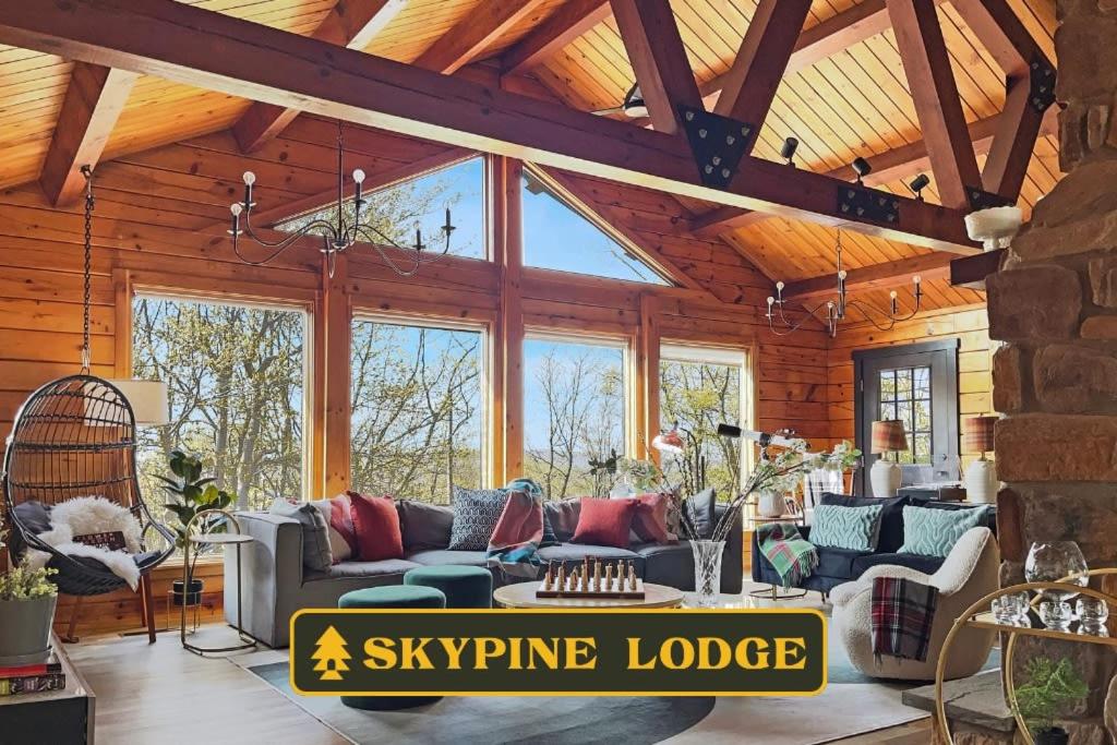 Skypine Lodge - Log Lodge Atop the World